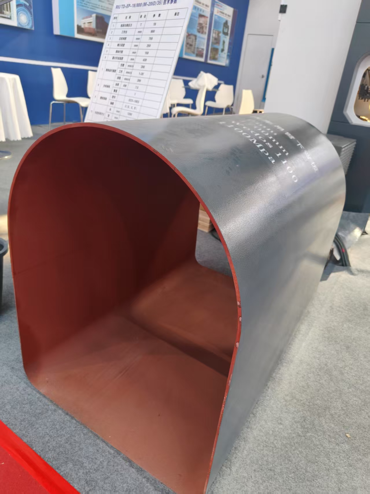 bent lower arm panel for truck-mounted cranes 